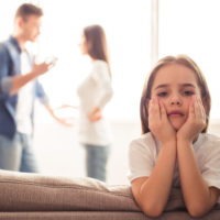 Little girl and her parents.jpg.crdownload Little girl and her parents.jpg.crdownload